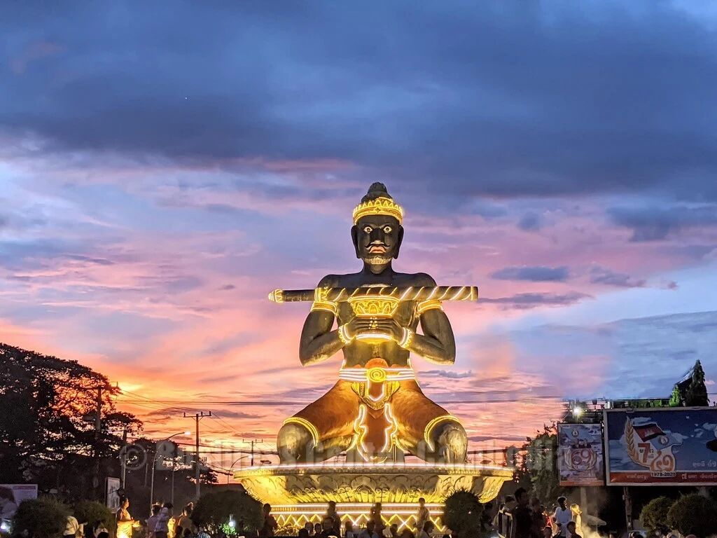 Battambang Iconic Statue